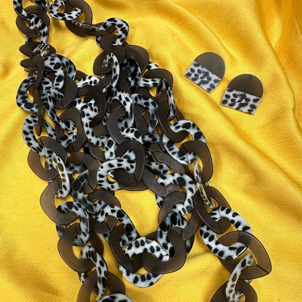 Sassy Jones Leopard Zaria
